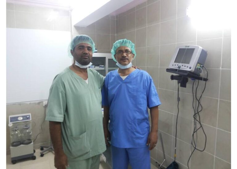 فريق طبي حضرمي ينجح في استئصال ورم في الرحم لامرأة ثلاثينية بمستوصف الحياة الخيري بديس المكلا