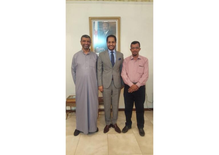 وفد مؤسسة حضرموت لمكافحة السرطان يقوم بزيارة لسفير جيبوتي بالرياض